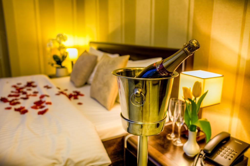 Aviator Hotel Restauracja & Spa Pabianice Eksteriør bilde
