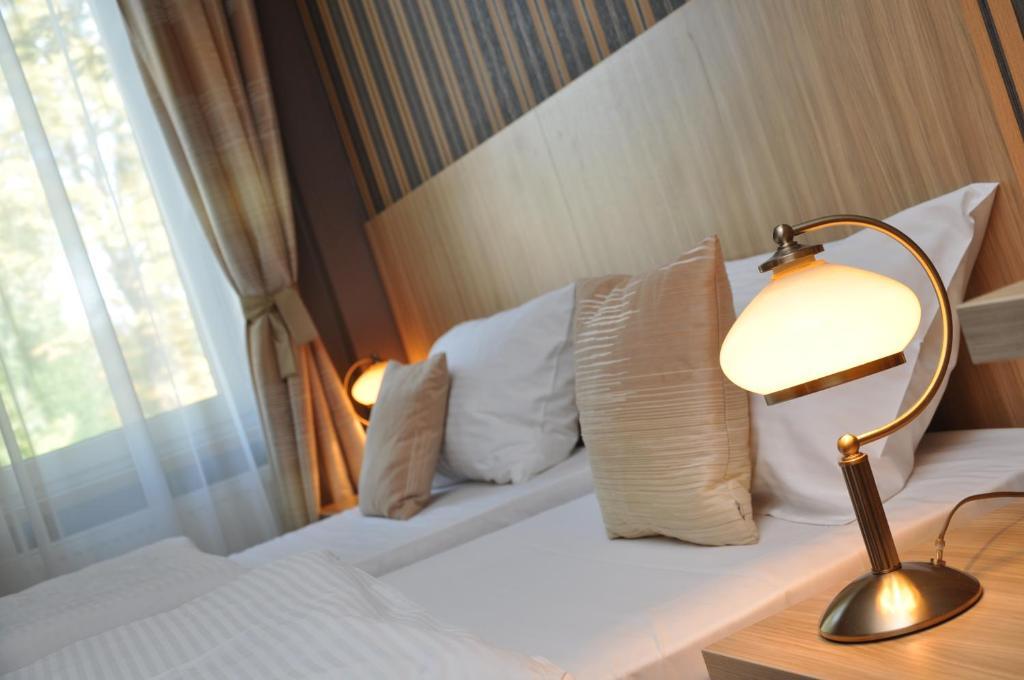 Aviator Hotel Restauracja & Spa Pabianice Eksteriør bilde